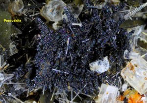 Photo 21 perovskite Graulei.jpg